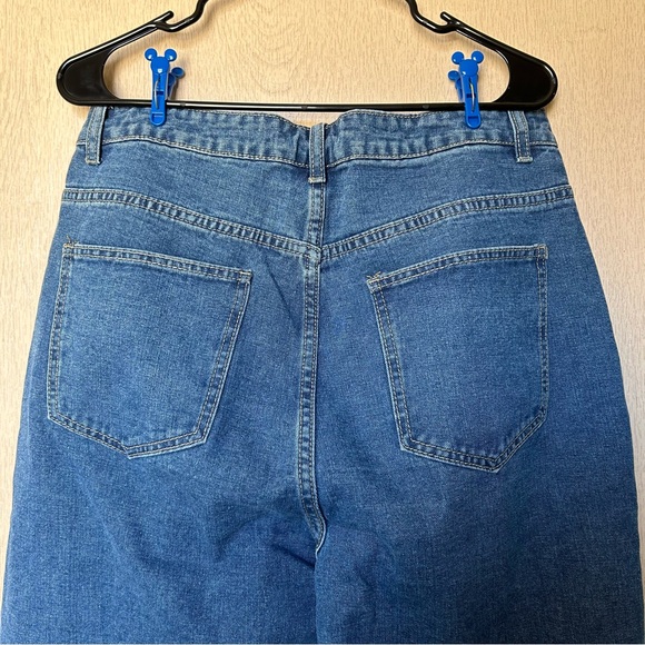 Butterfly Embroidery Jeans - SHEIN Size 0XL - NWOT never worn - Picture 5 of 7